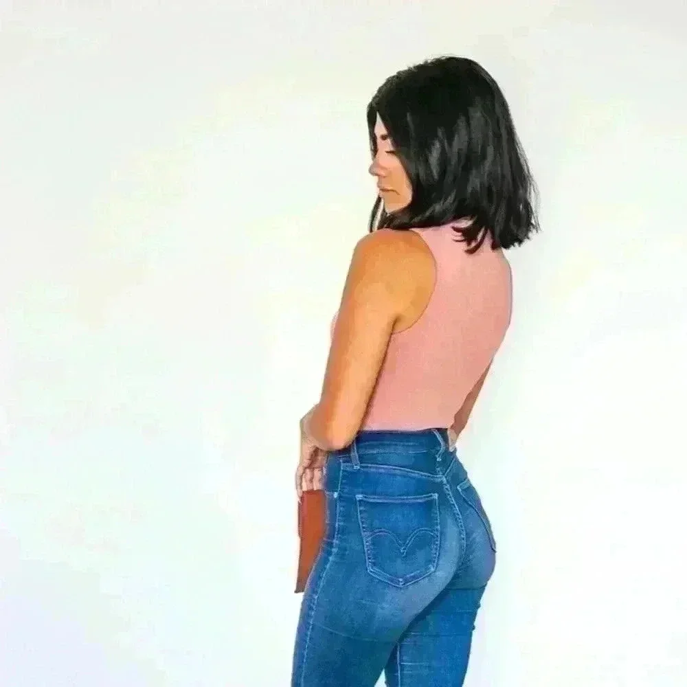 Choker V-neck Bodysuit - Picture 4 of 4